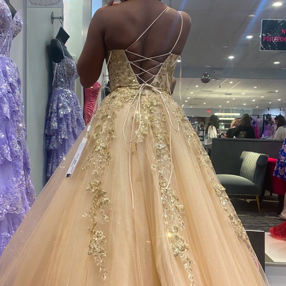 Prom dress for sell worn once
size 0 
shipping!
corset back